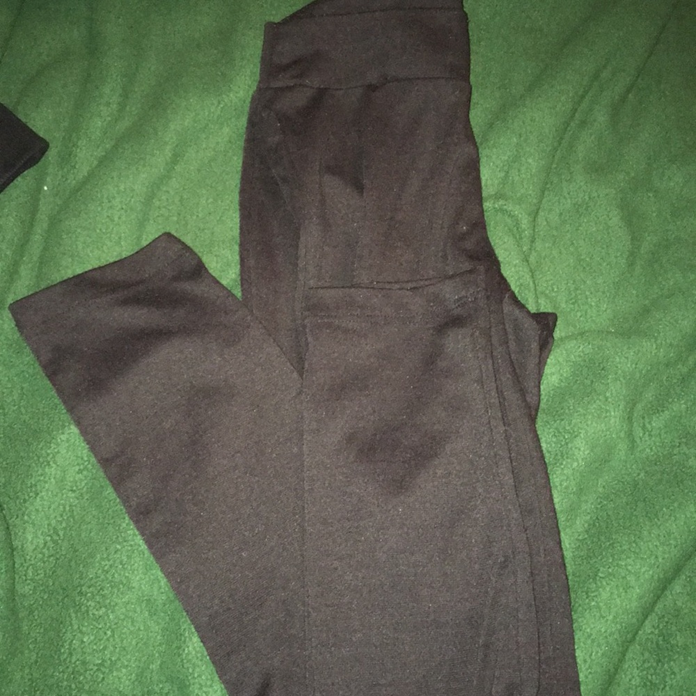 Black yoga pants